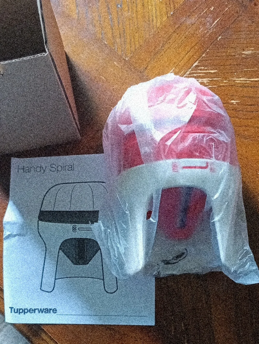 Tupperware Pink and White Handy Spiral Kitchen Tool